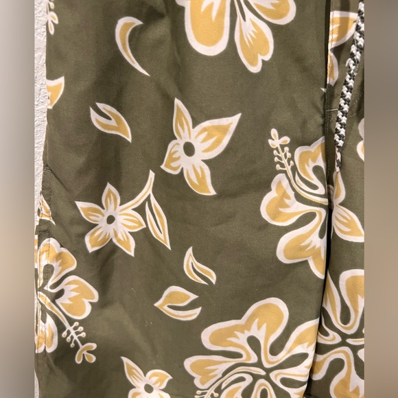 Boys Hawaiian swim trunks - Picture 2 of 5